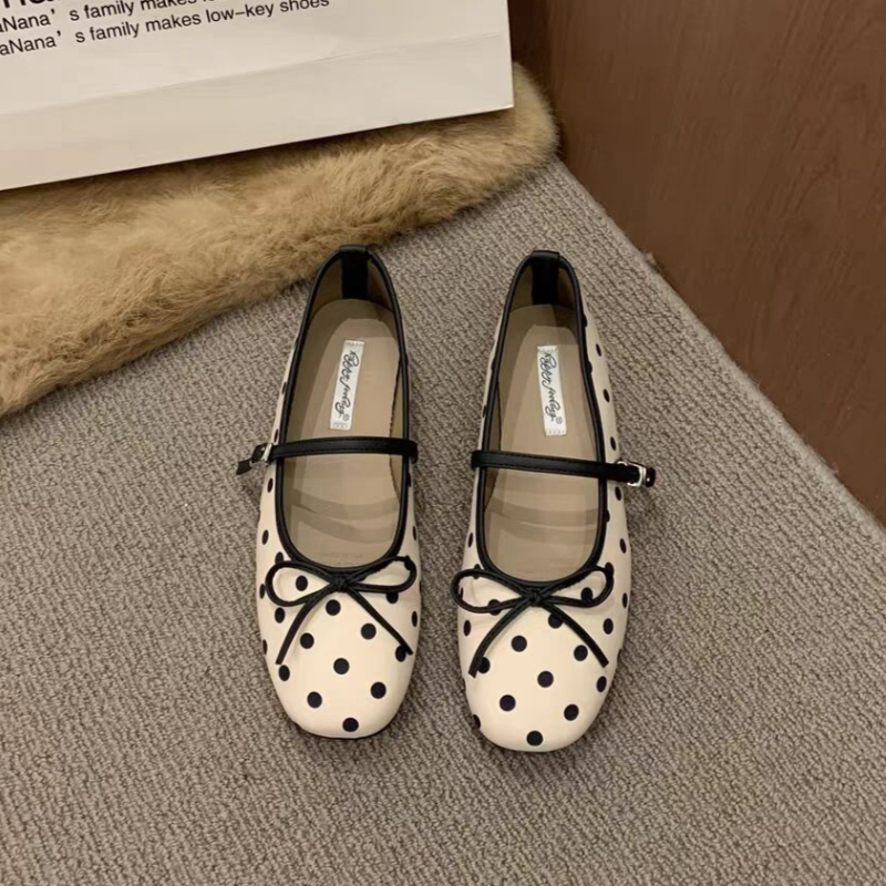 Zapatos Planos de Diseño con L - Summer Clothing Stores reseña y precio